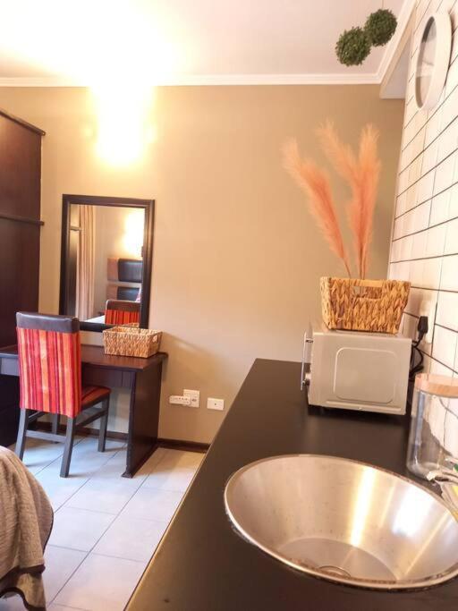 Best Overnight With Free Wifi. Modern & Private Bloemfontein Exterior photo